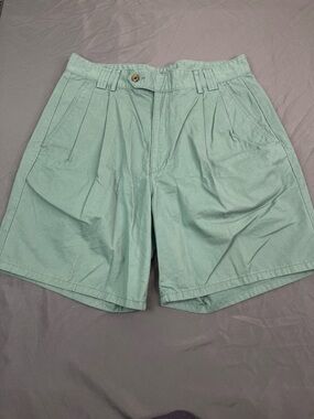 Izod Golf shorts men's 34 green 8" inseam pleated 100% cotton